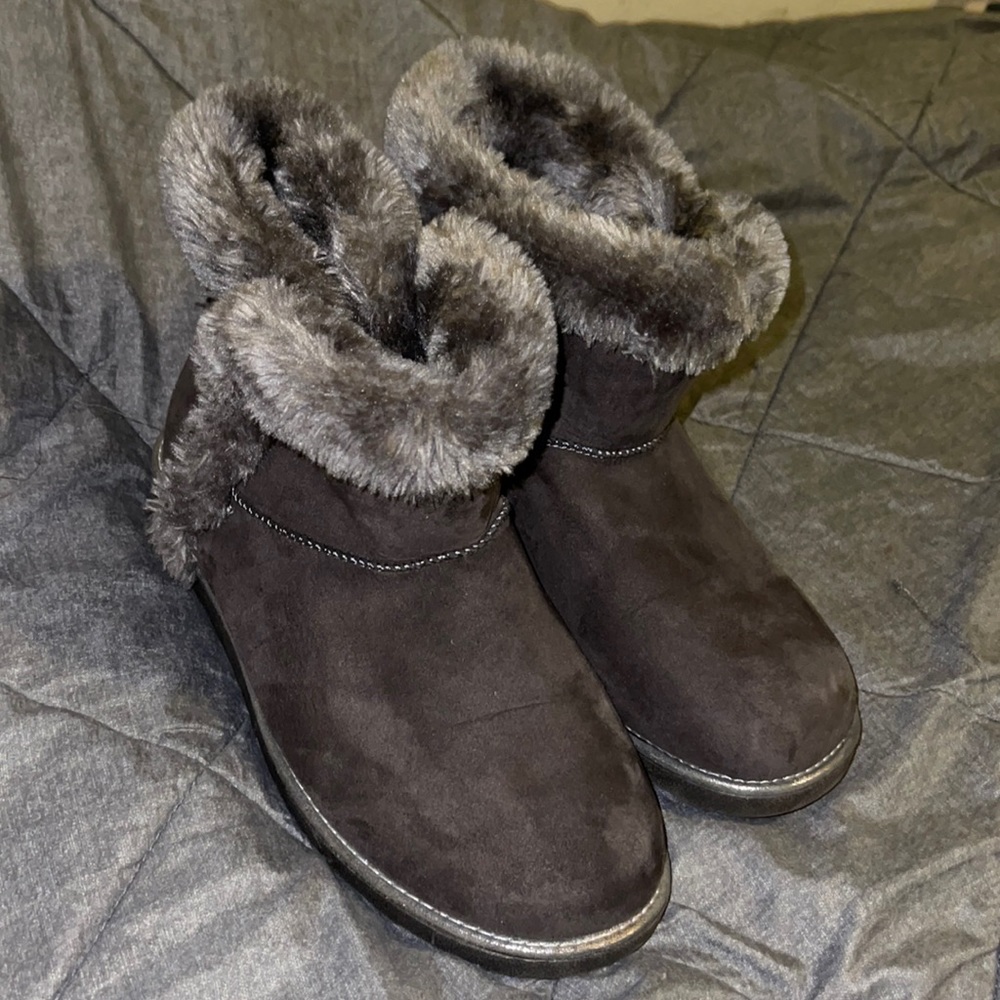 Magellan Outdoors Faux Suede Ankle Boots Faux Fur Lined Gray Pull-On